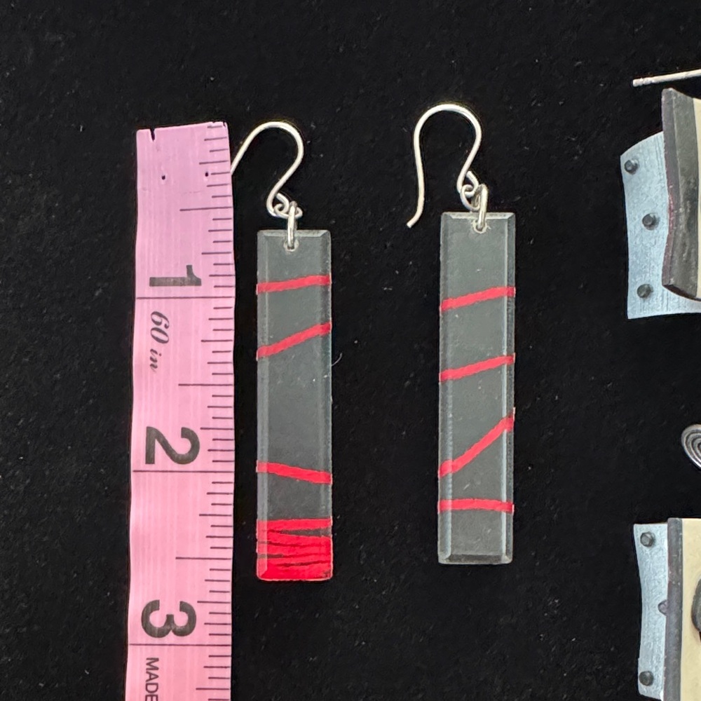 Bundle of 2 Lightweight Artisan Earrings Red/Black - Picture 2 of 4